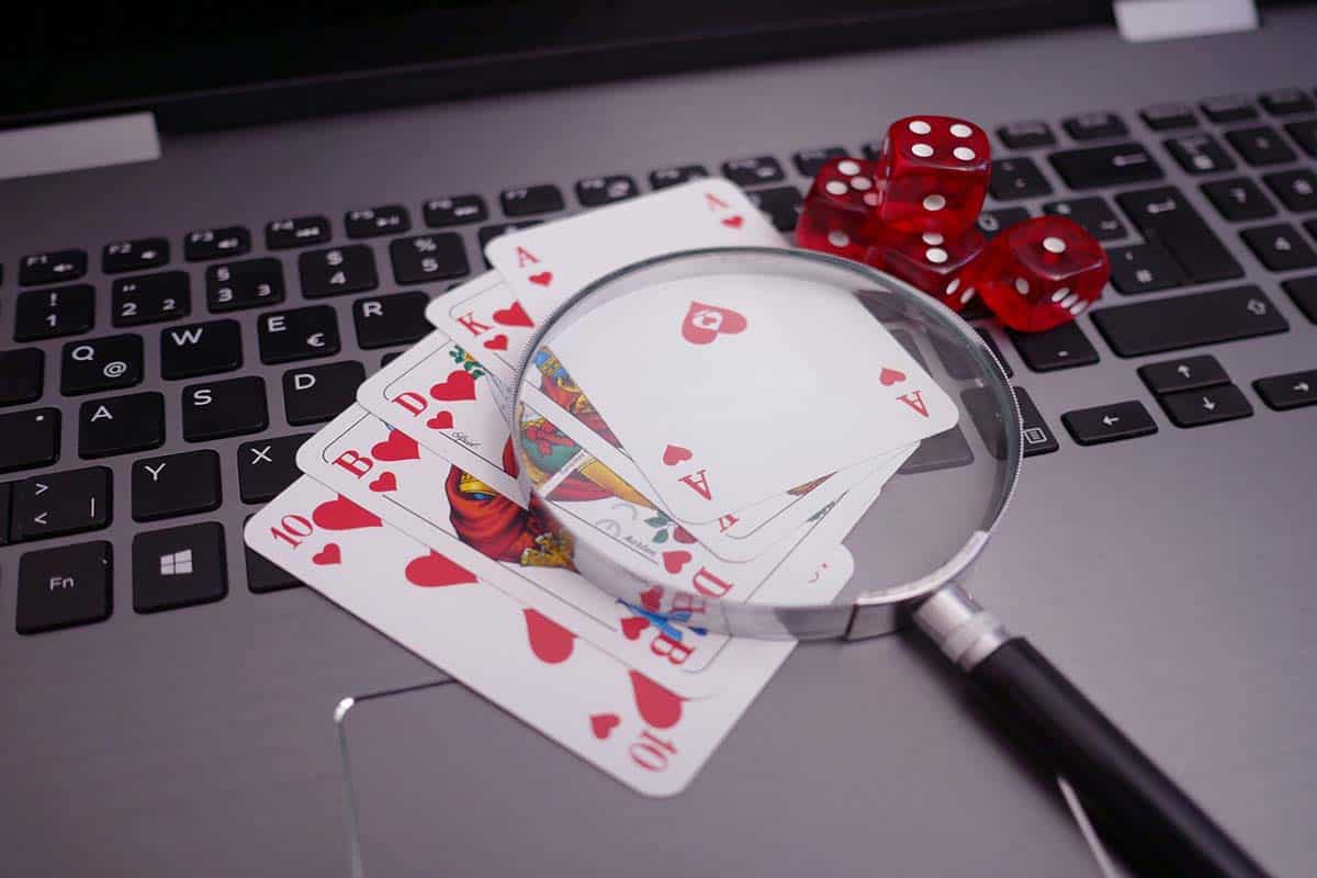 How Online Poker Is Equivalent To Traditional Poker