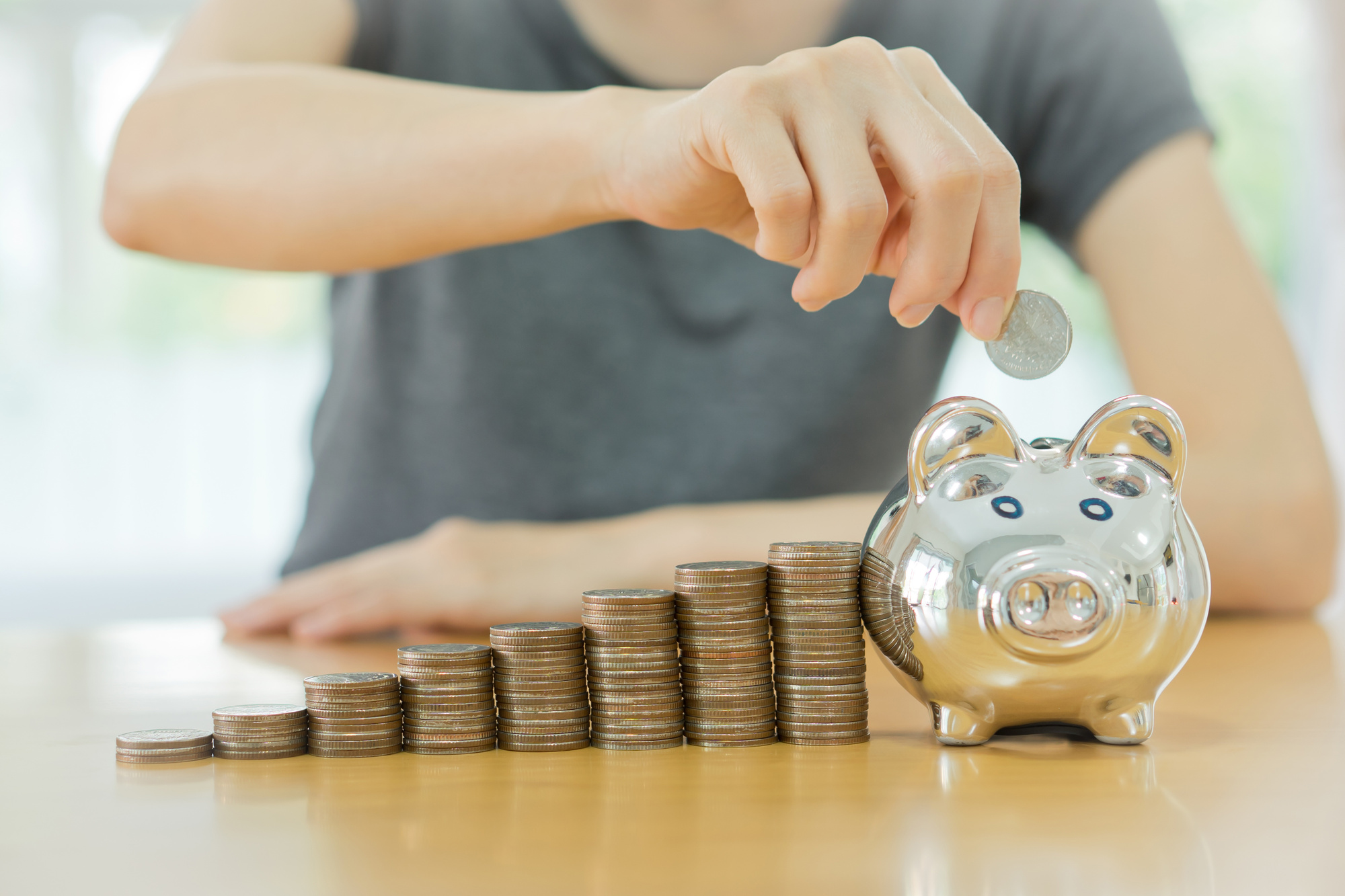 Top 4 Personal Finance Tips for Freelancers piggy bank