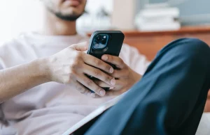 10 Ways to Know You’re Being Catfished By Someone Through Online Chat 10 Ways to Know You're Being Catfished By Someone Through Online Chat