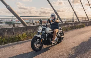 4 Ways To Stay Safe When Riding A Motorcycle 4 Ways To Stay Safe When Riding A Motorcycle