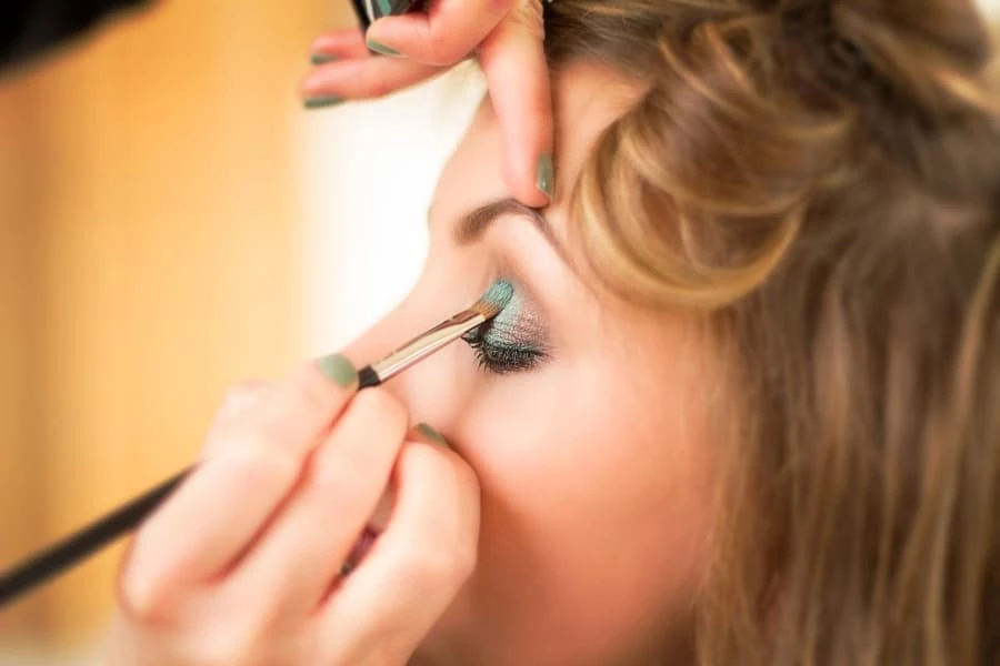 How To Get Eyelash Glue Off Eyelid